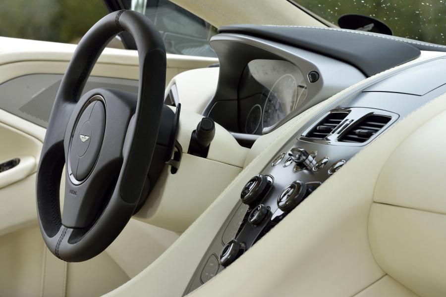 Детали интерьера Aston Martin Vanquish 2012 года  (WW) (фото 11 из 167)